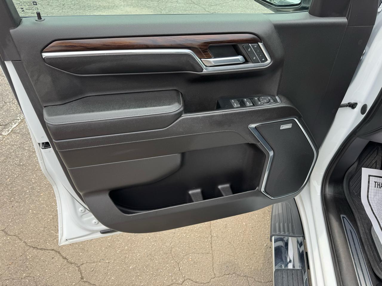 GMC Sierra 1500 4WD Crew Cab 143.5" SLT 2023