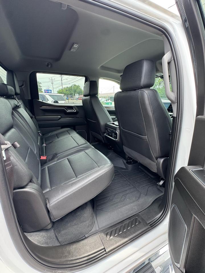 GMC Sierra 1500 4WD Crew Cab 143.5" SLT 2023