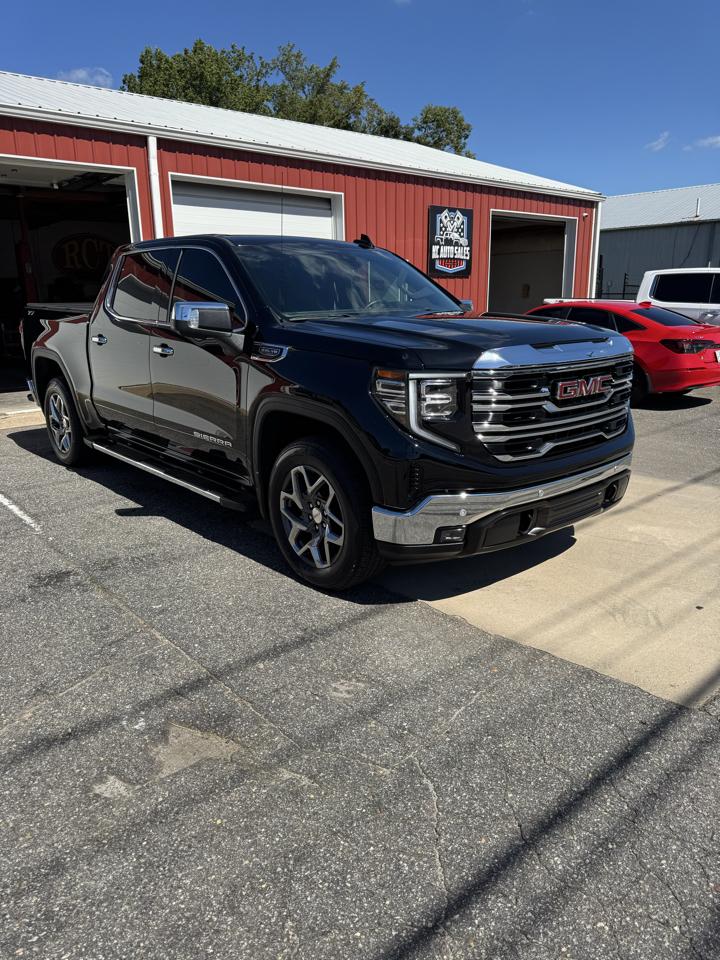 GMC Sierra 1500 4WD Crew Cab 147" SLT 2024