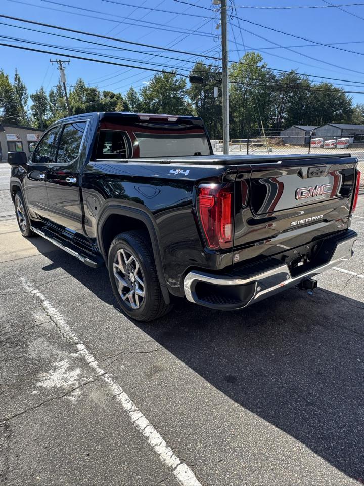 GMC Sierra 1500 4WD Crew Cab 147" SLT 2024