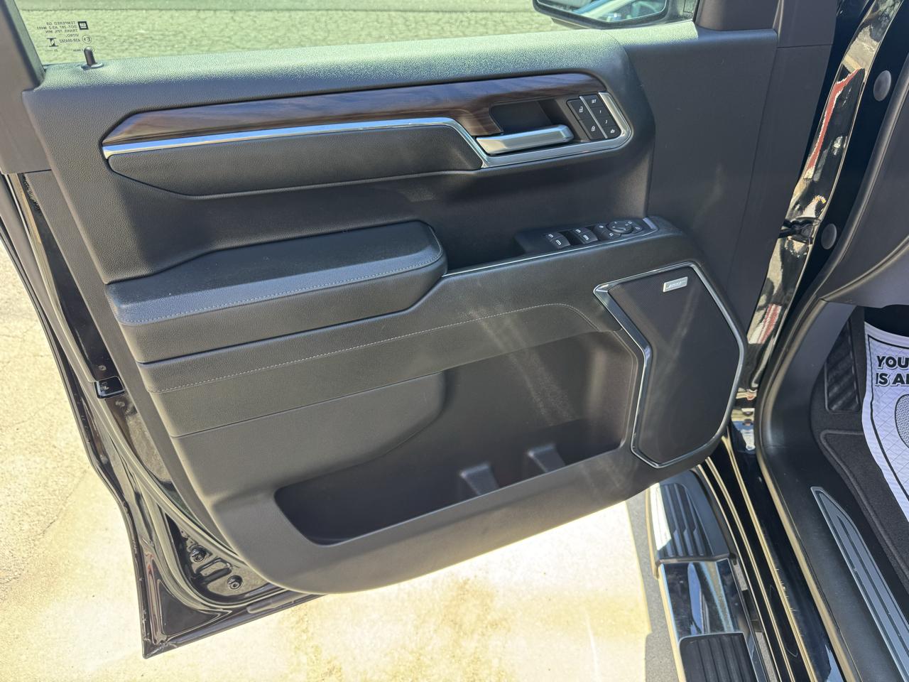 GMC Sierra 1500 4WD Crew Cab 147" SLT 2024
