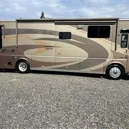 2007 Winnebago Tour CLASS A