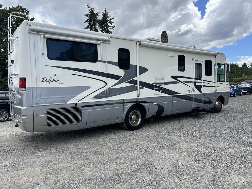 National RV Dolphin  2004