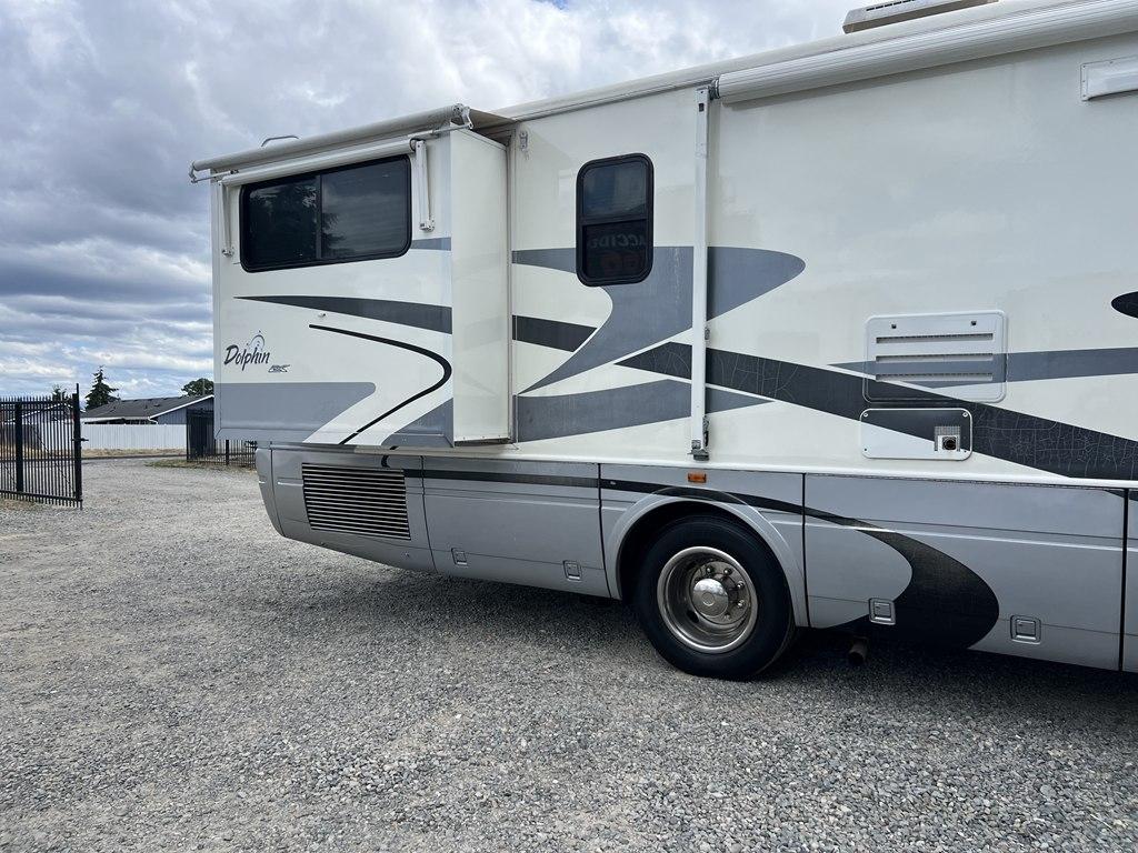 National RV Dolphin  2004