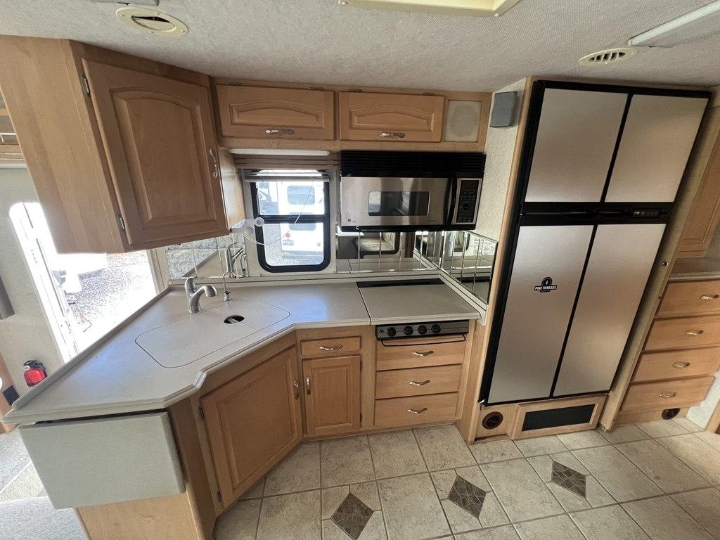 National RV Dolphin  2004