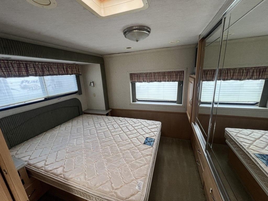 National RV Dolphin  2004