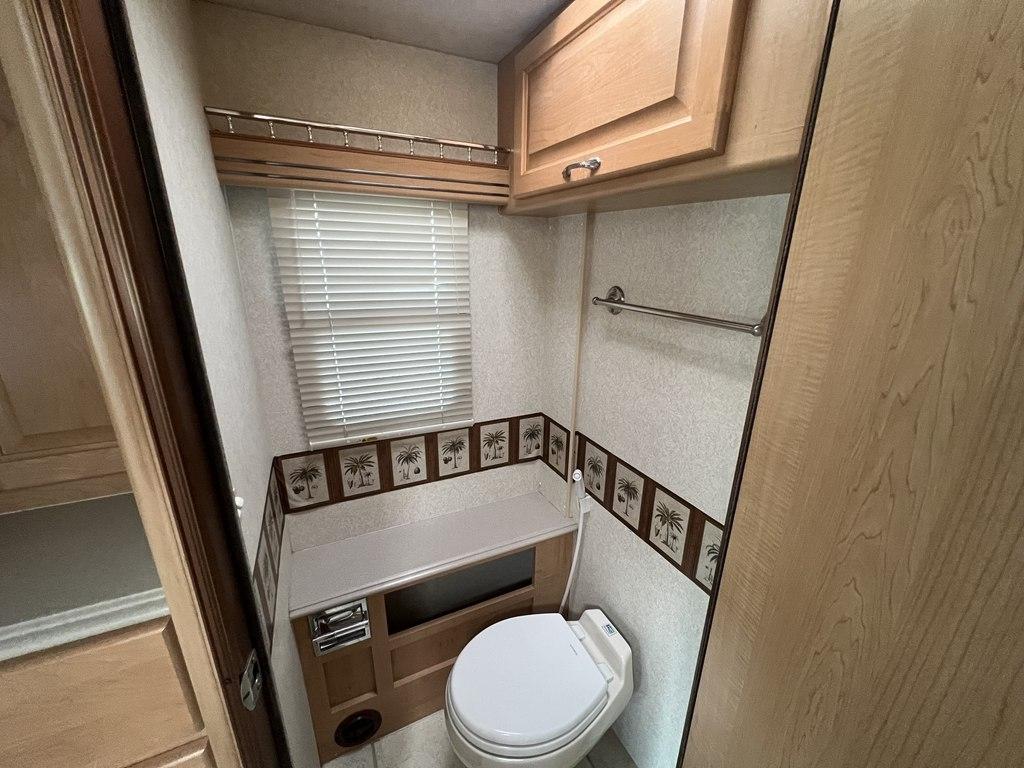 National RV Dolphin  2004