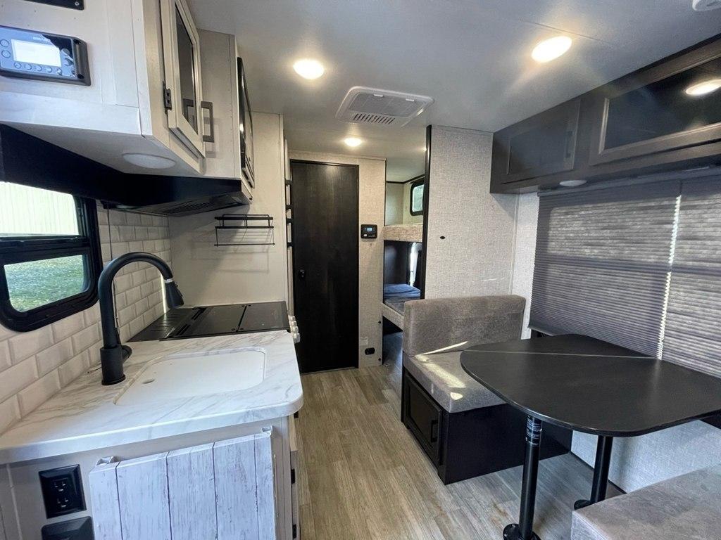 Jayco Jay Feather  2022