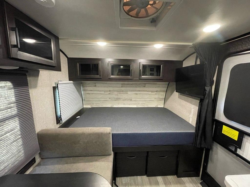 Jayco Jay Feather  2022