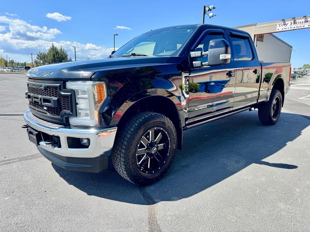 2017 Ford F-350 SD Lariat Crew Cab 4WD