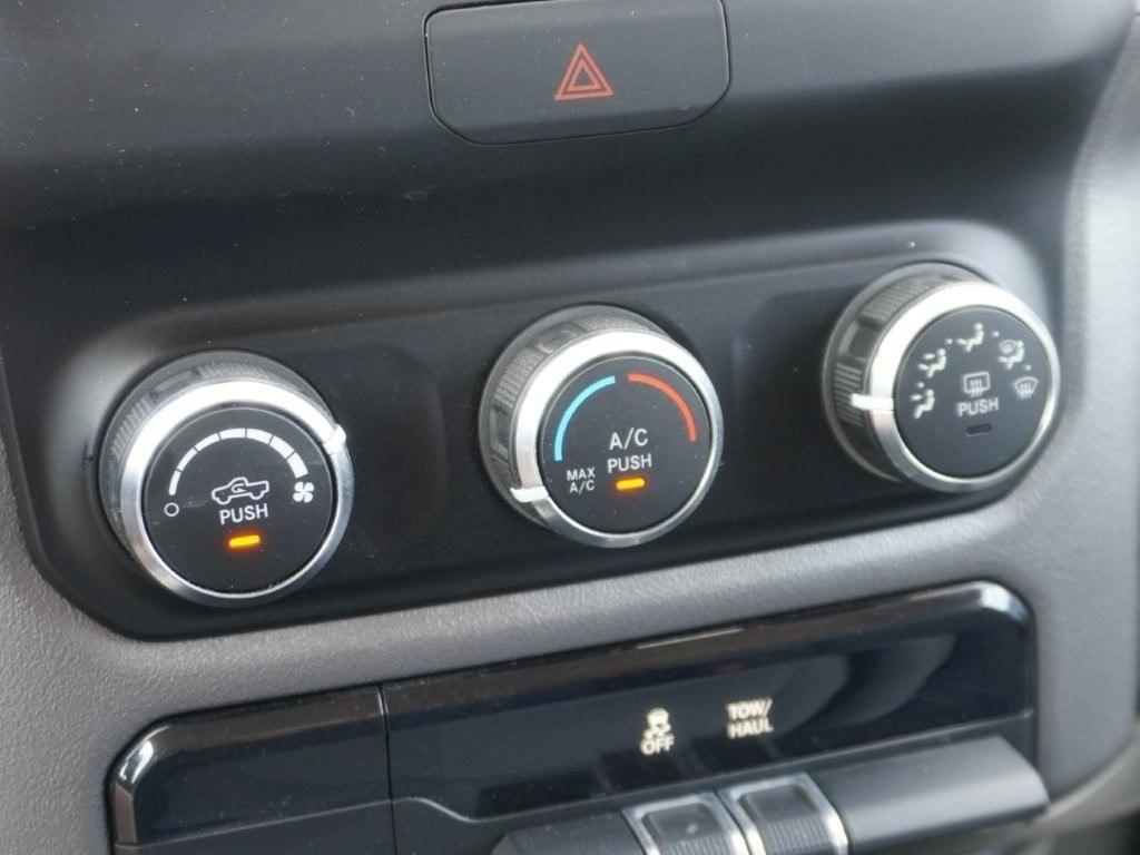 RAM 1500 Big Horn 4x2 Crew Cab 5'7" Box 2020