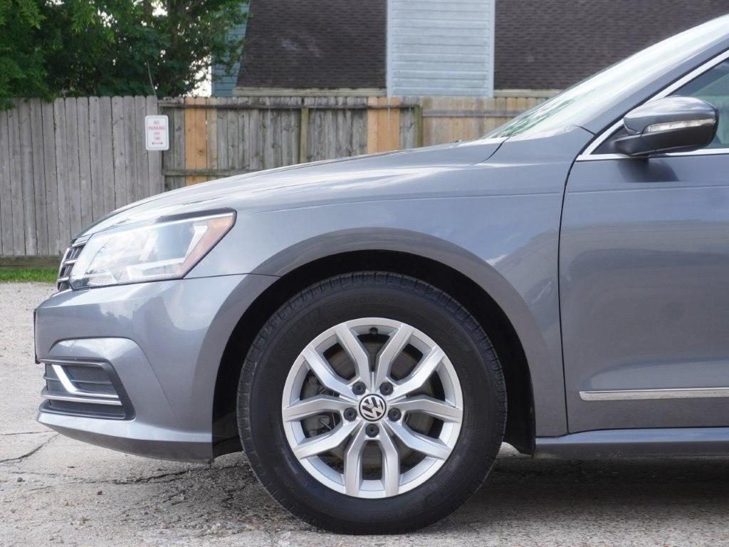 Volkswagen Passat 4dr Sdn 1.8T Auto S 2016