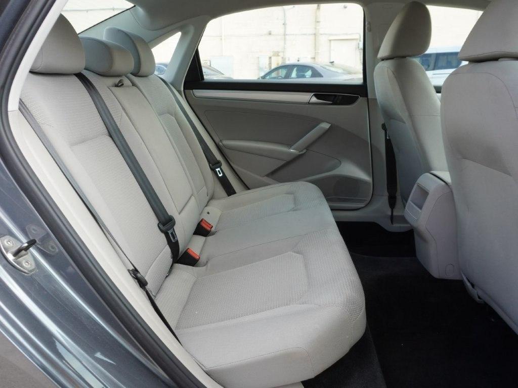 Volkswagen Passat 4dr Sdn 1.8T Auto S 2016