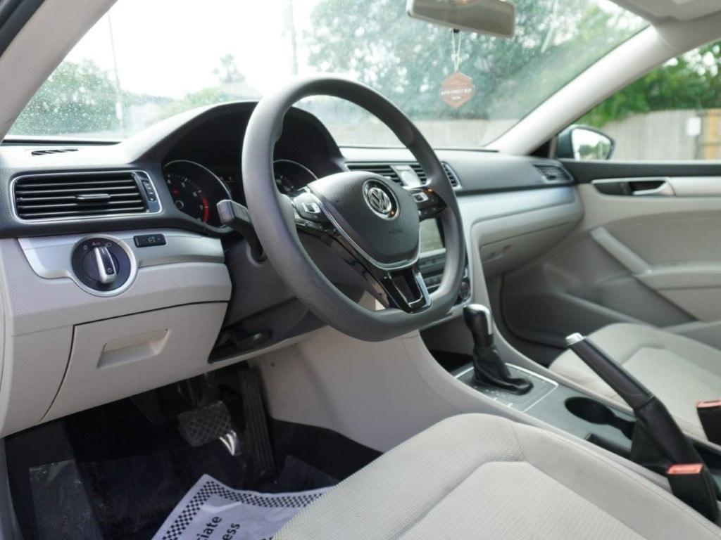 Volkswagen Passat 4dr Sdn 1.8T Auto S 2016