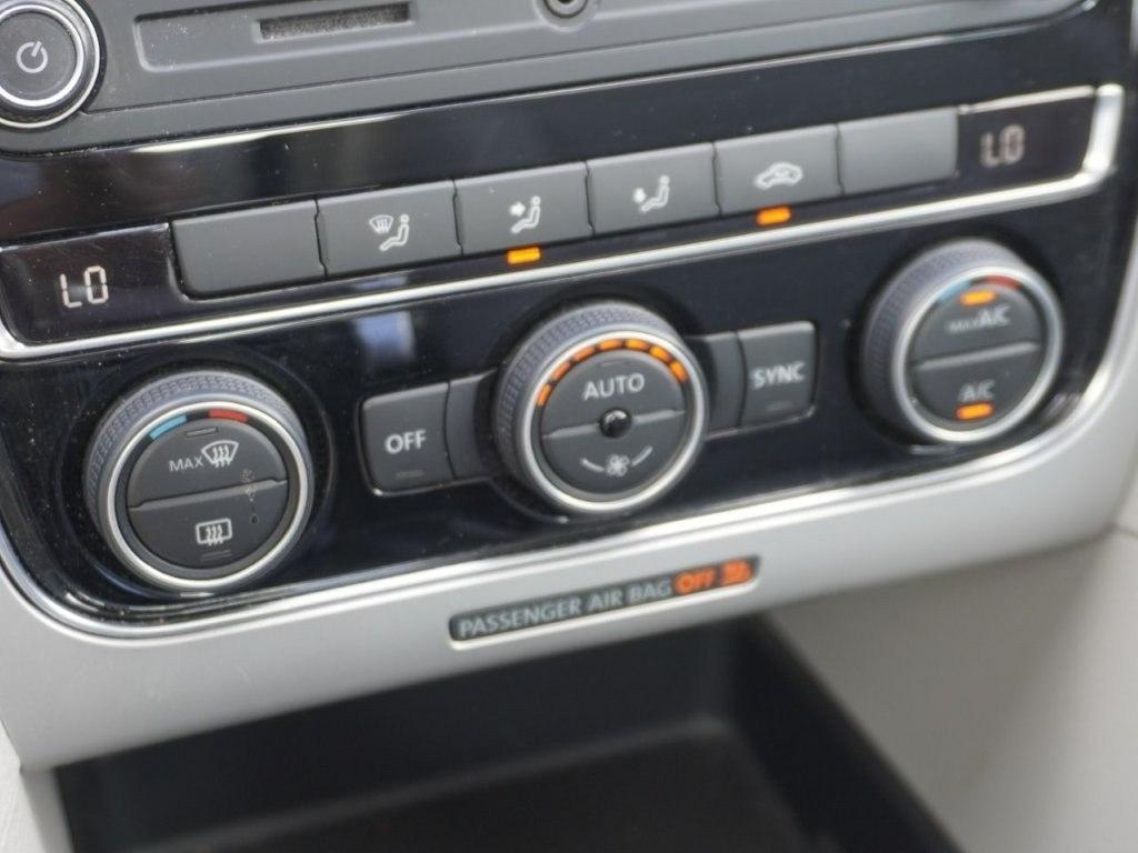 Volkswagen Passat 4dr Sdn 1.8T Auto S 2016