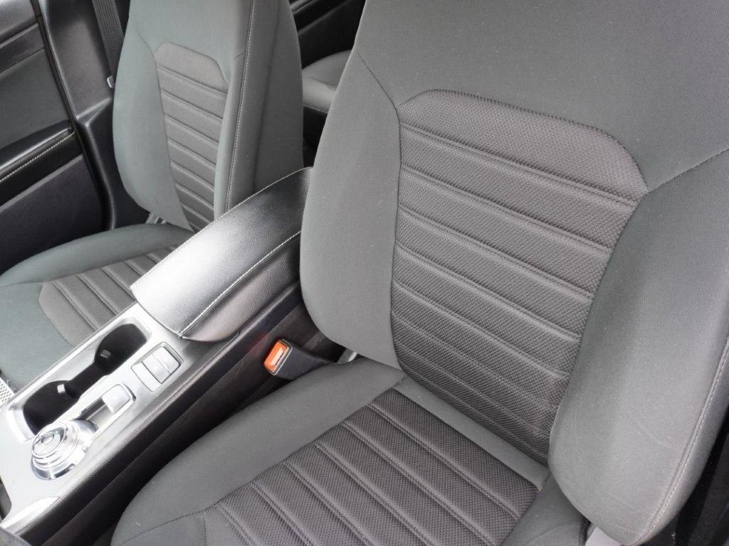 Ford Fusion SE FWD 2020