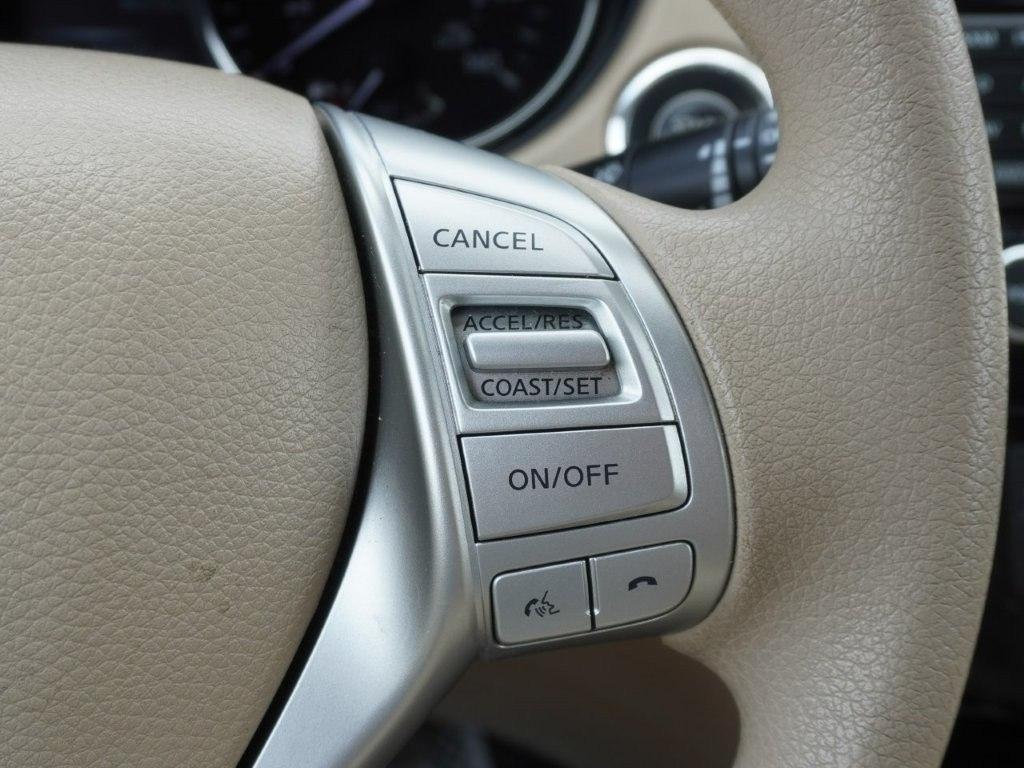 Nissan Rogue FWD 4dr SV 2015