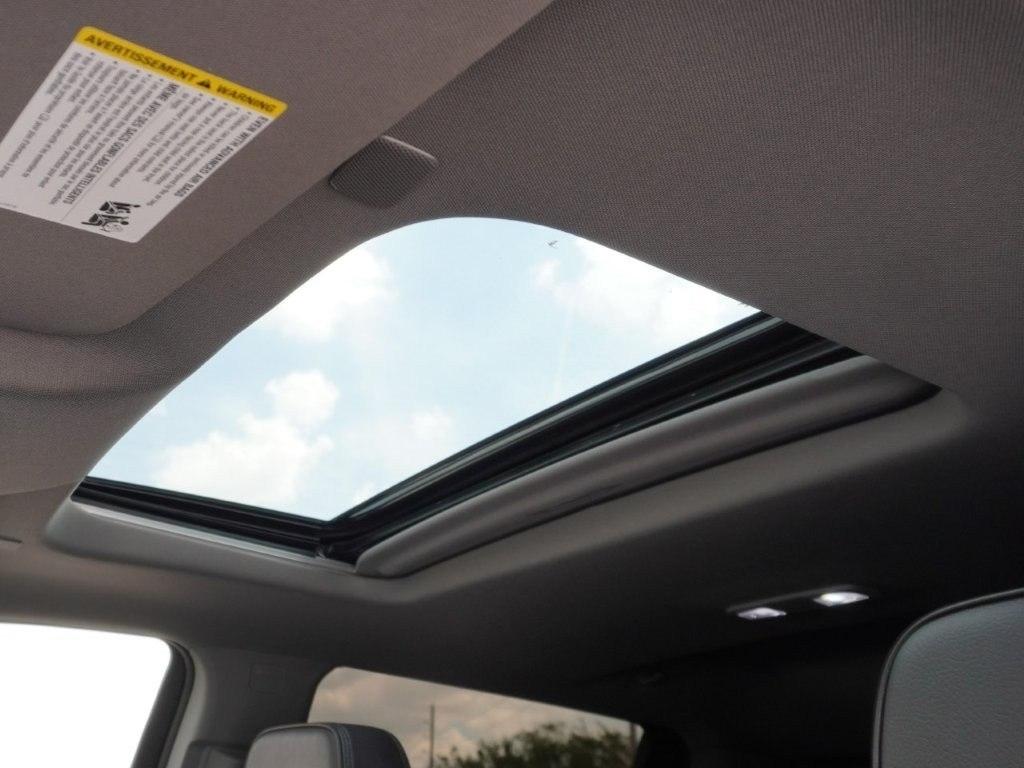 GMC Sierra 1500 4WD Crew Cab 147" Denali 2024