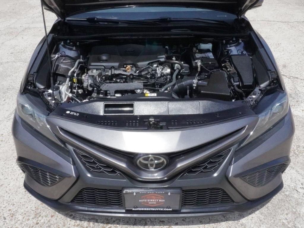 2022 Toyota Camry SE - Photo 6
