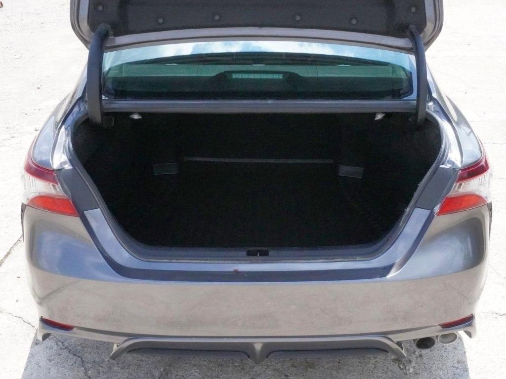 2022 Toyota Camry SE - Photo 7