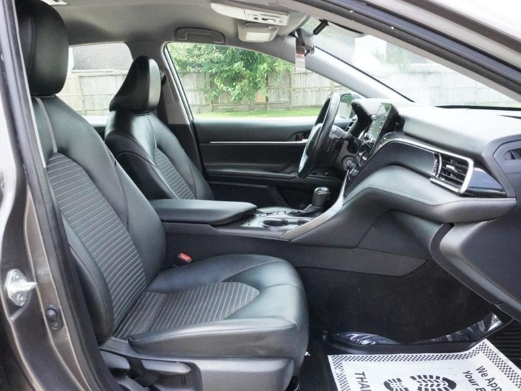 2022 Toyota Camry SE - Photo 9