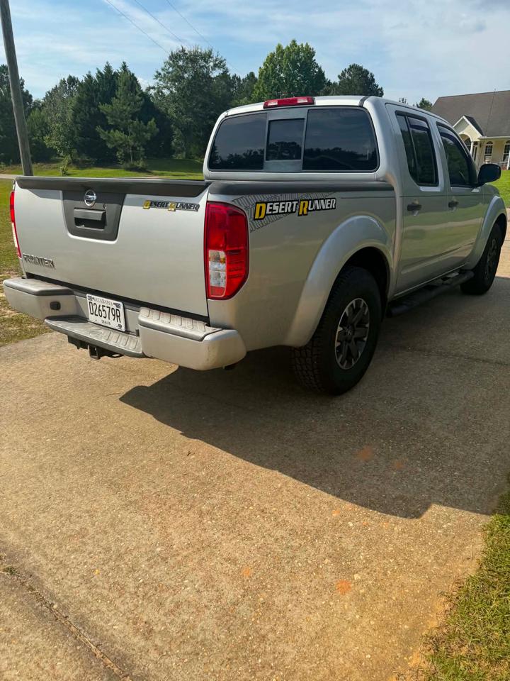 Nissan Frontier S Crew Cab 5AT 2WD 2015