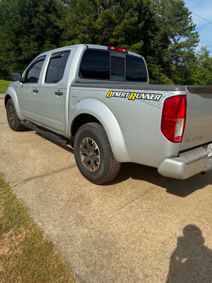 Nissan Frontier S Crew Cab 5AT 2WD 2015