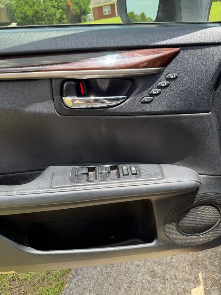 Lexus ES 350 Sedan 2013