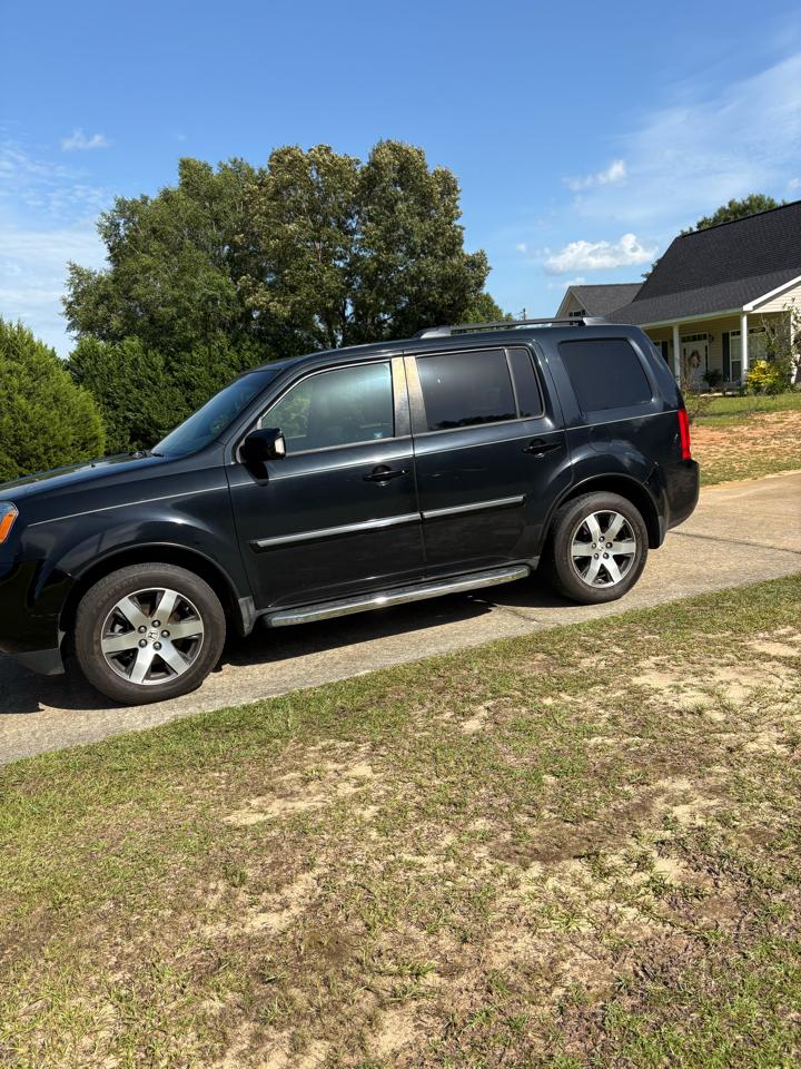 Honda Pilot Touring 2WD 5-Spd AT with DVD 2012