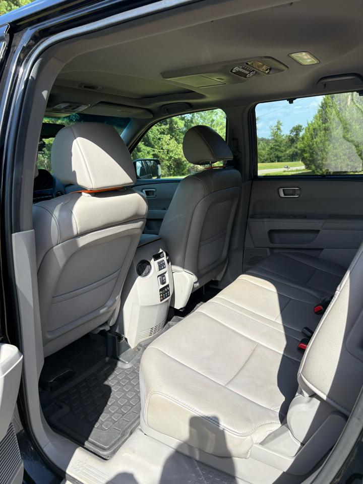 Honda Pilot Touring 2WD 5-Spd AT with DVD 2012