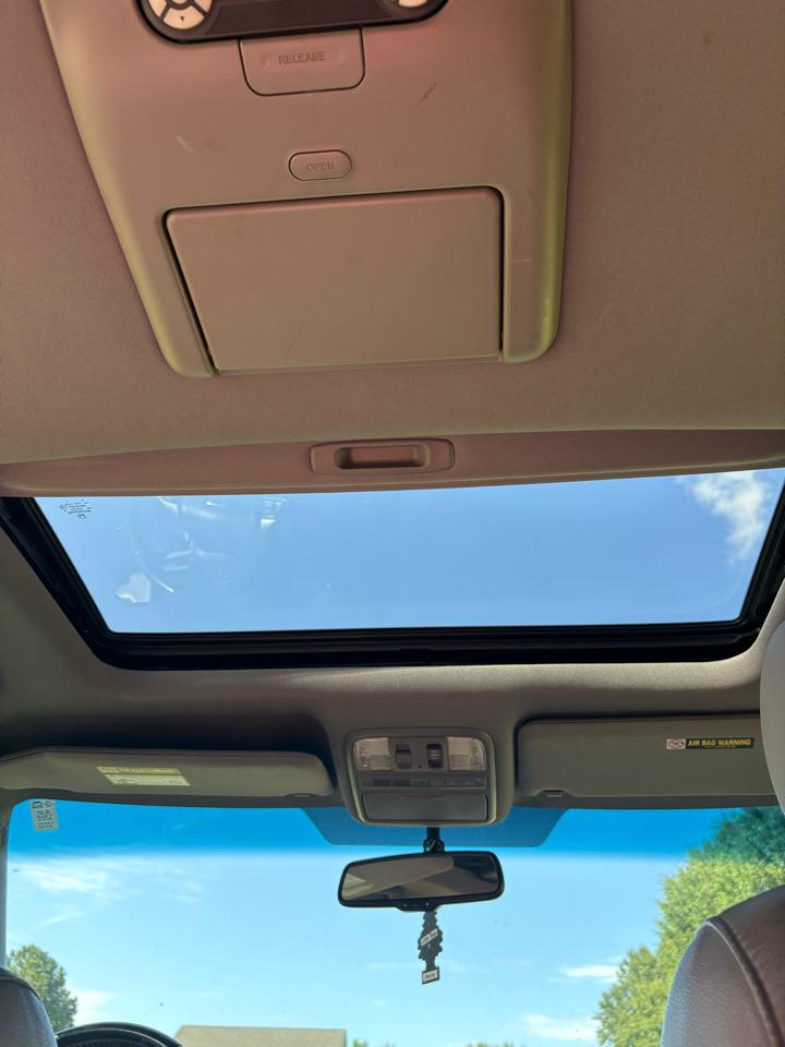 Honda Pilot Touring 2WD 5-Spd AT with DVD 2012