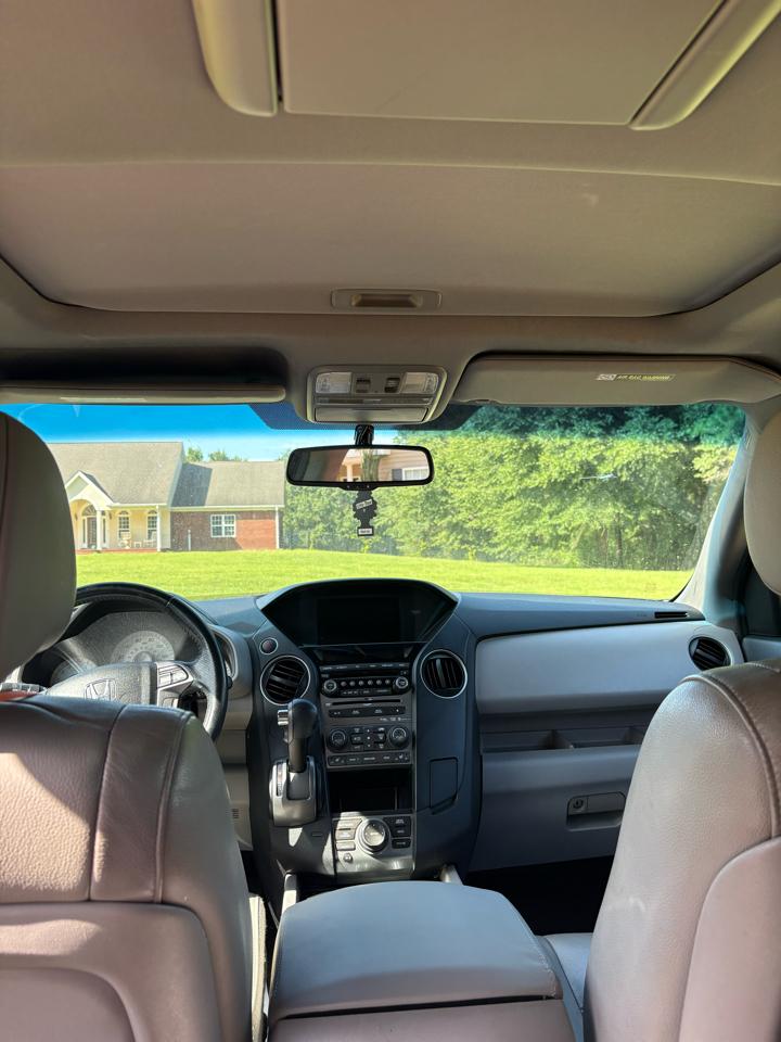 Honda Pilot Touring 2WD 5-Spd AT with DVD 2012