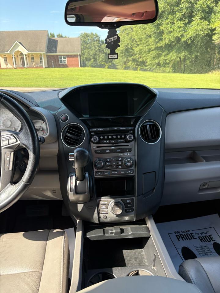 Honda Pilot Touring 2WD 5-Spd AT with DVD 2012