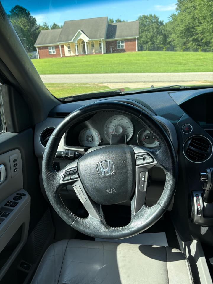Honda Pilot Touring 2WD 5-Spd AT with DVD 2012