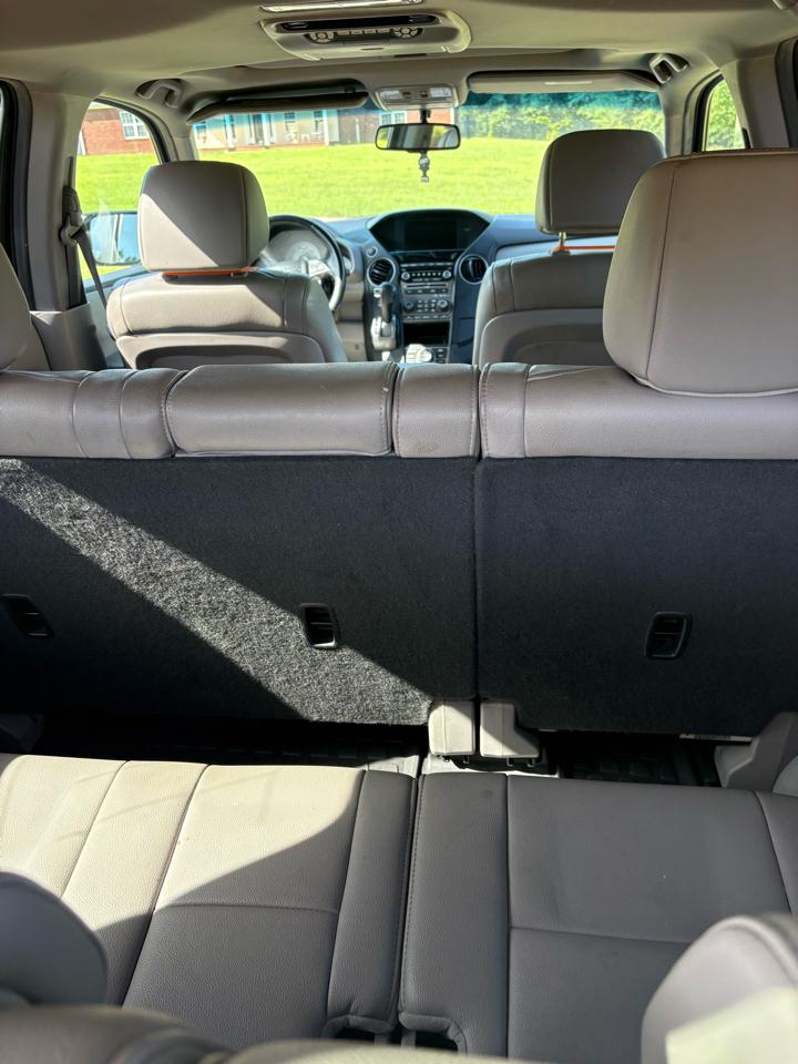 Honda Pilot Touring 2WD 5-Spd AT with DVD 2012