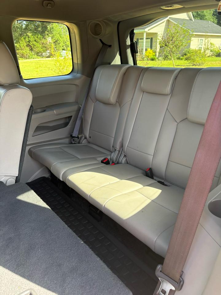 Honda Pilot Touring 2WD 5-Spd AT with DVD 2012