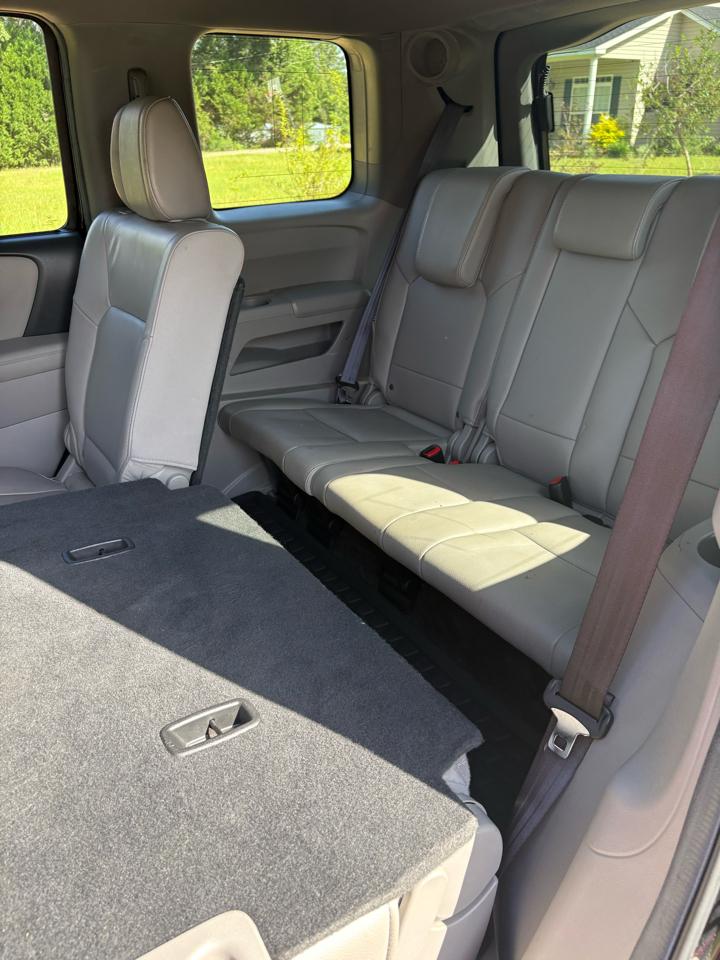 Honda Pilot Touring 2WD 5-Spd AT with DVD 2012