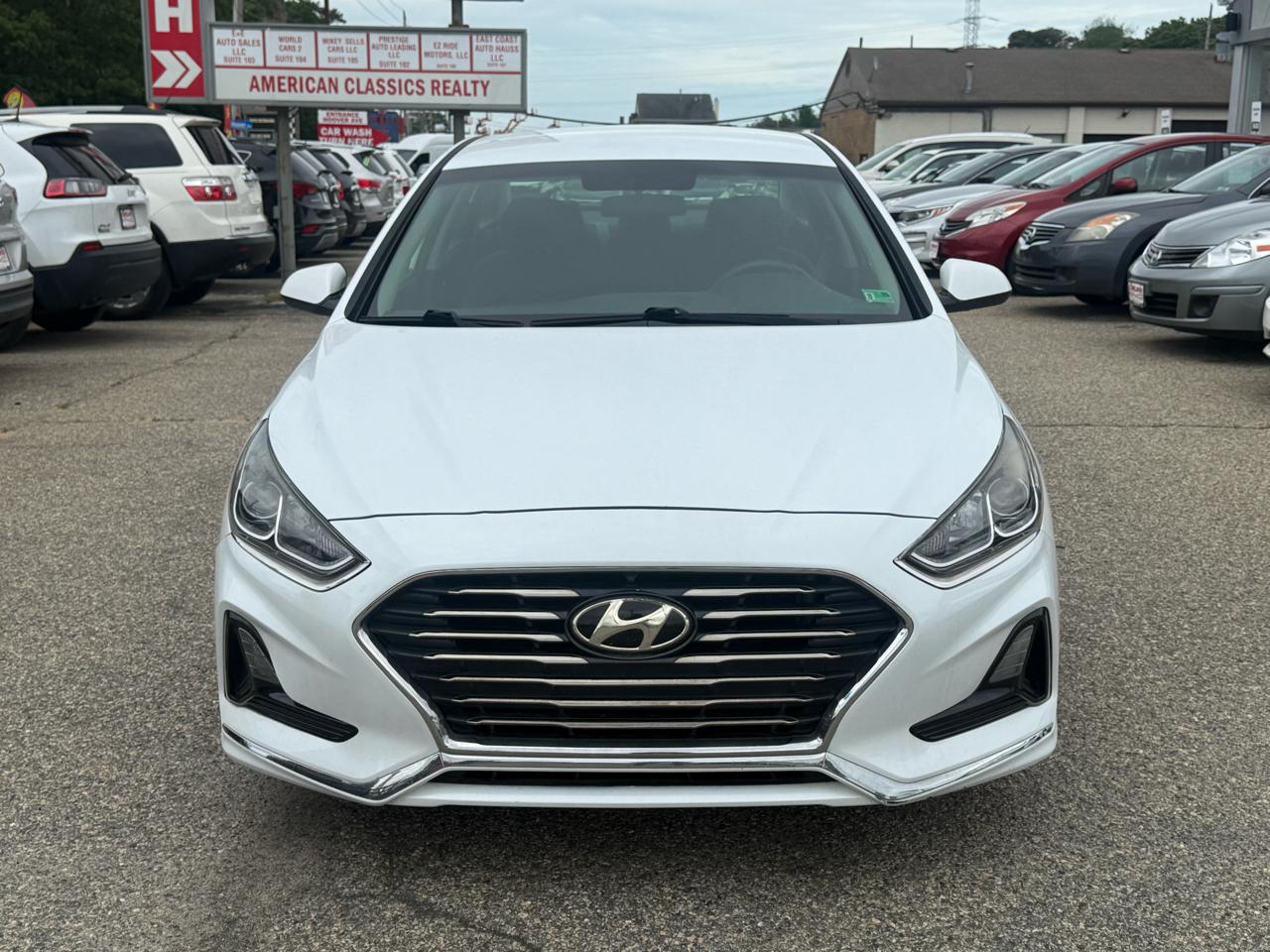 2018 Hyundai Sonata SE - Photo 2
