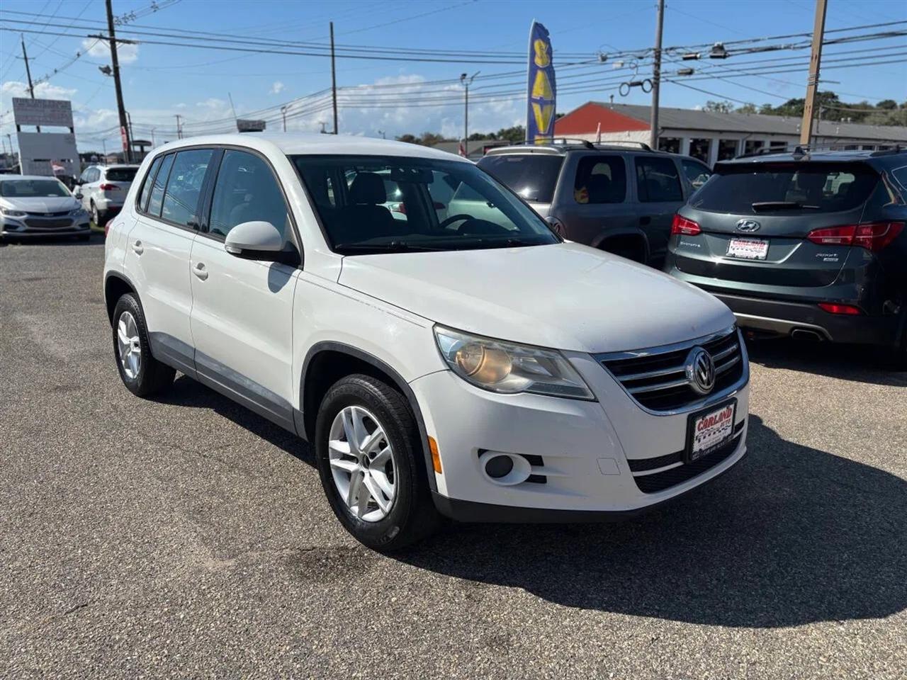 Volkswagen Tiguan S 2011