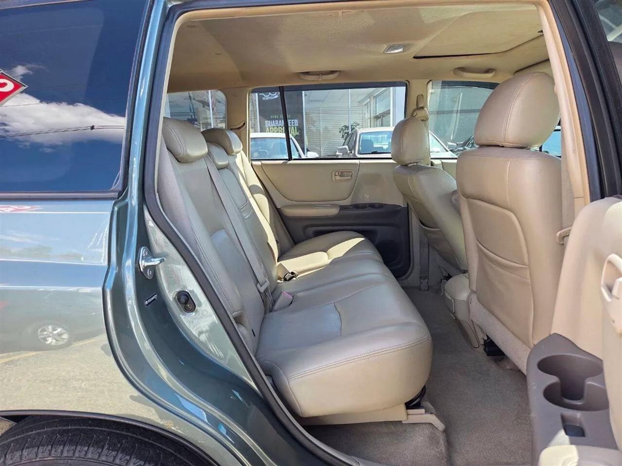 Toyota Highlander 2WD 2004
