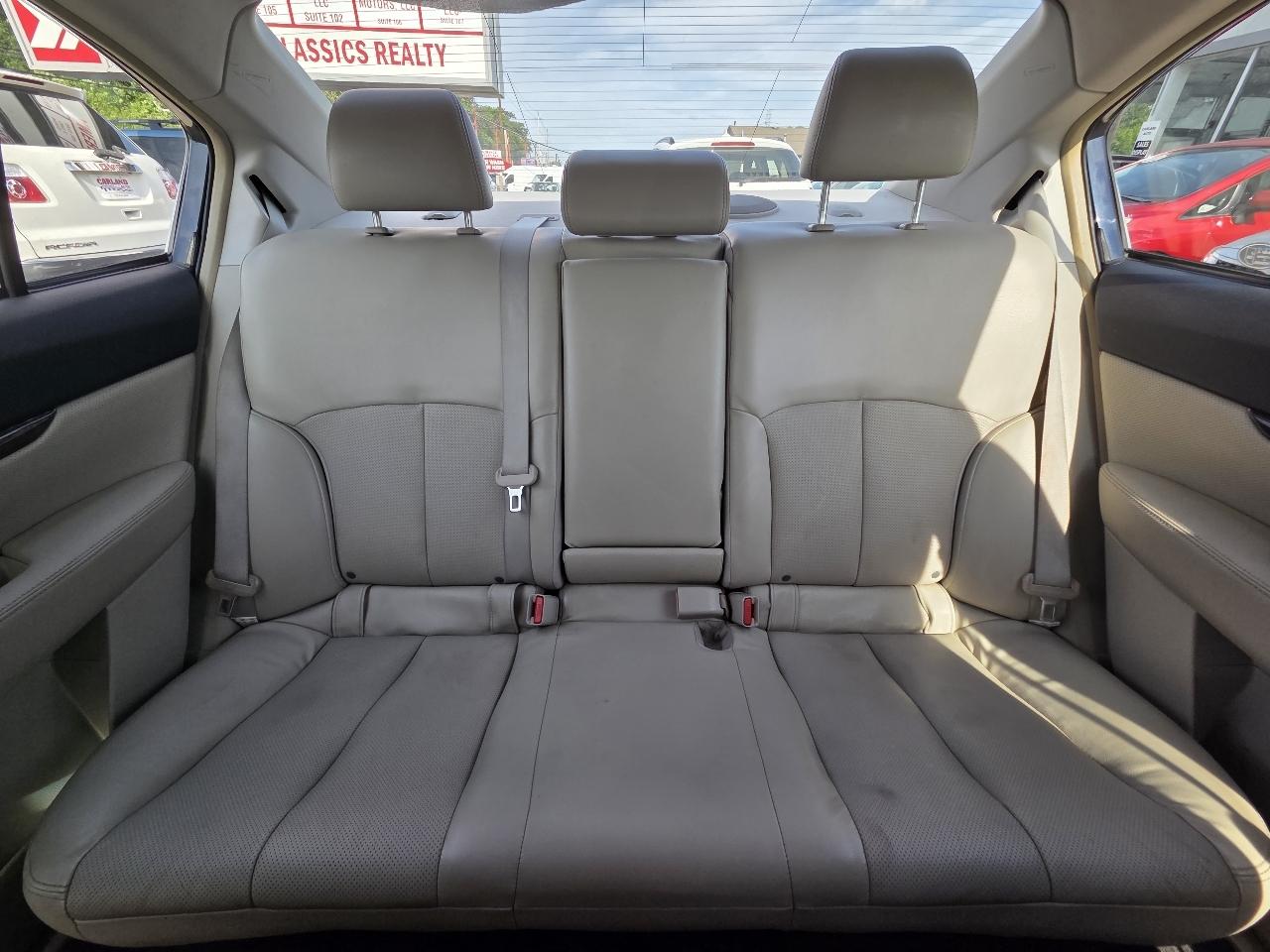 Subaru Legacy 2.5i Limited 2013