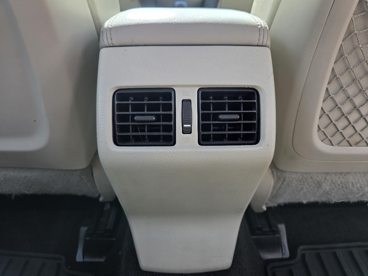 Subaru Legacy 2.5i Limited 2013