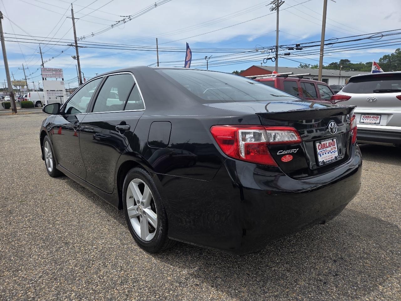 Toyota Camry 4dr Sdn SE Auto V6 2012