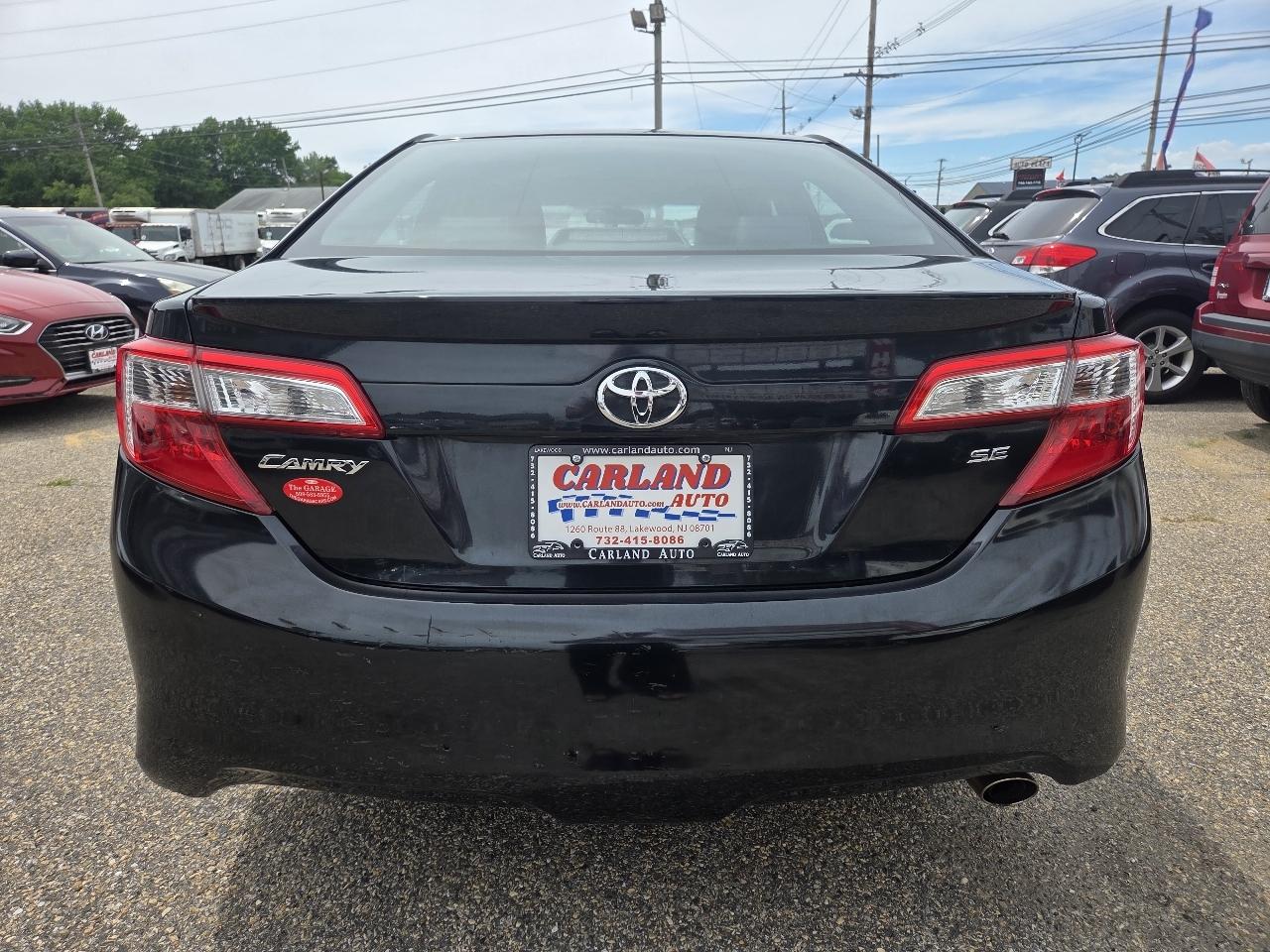Toyota Camry 4dr Sdn SE Auto V6 2012
