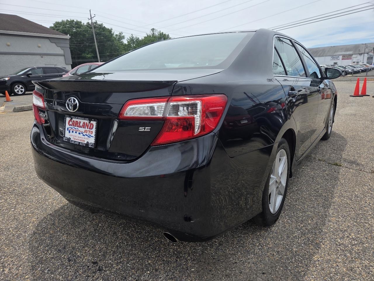 Toyota Camry 4dr Sdn SE Auto V6 2012