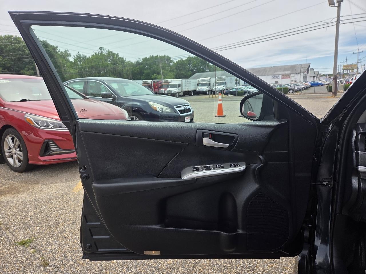 Toyota Camry 4dr Sdn SE Auto V6 2012