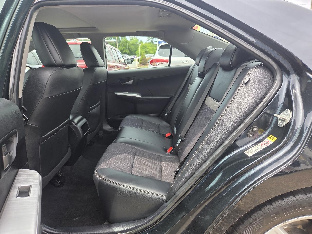 Toyota Camry 4dr Sdn SE Auto V6 2012