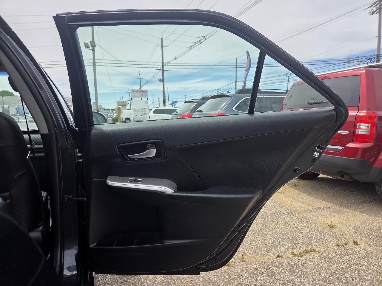 Toyota Camry 4dr Sdn SE Auto V6 2012