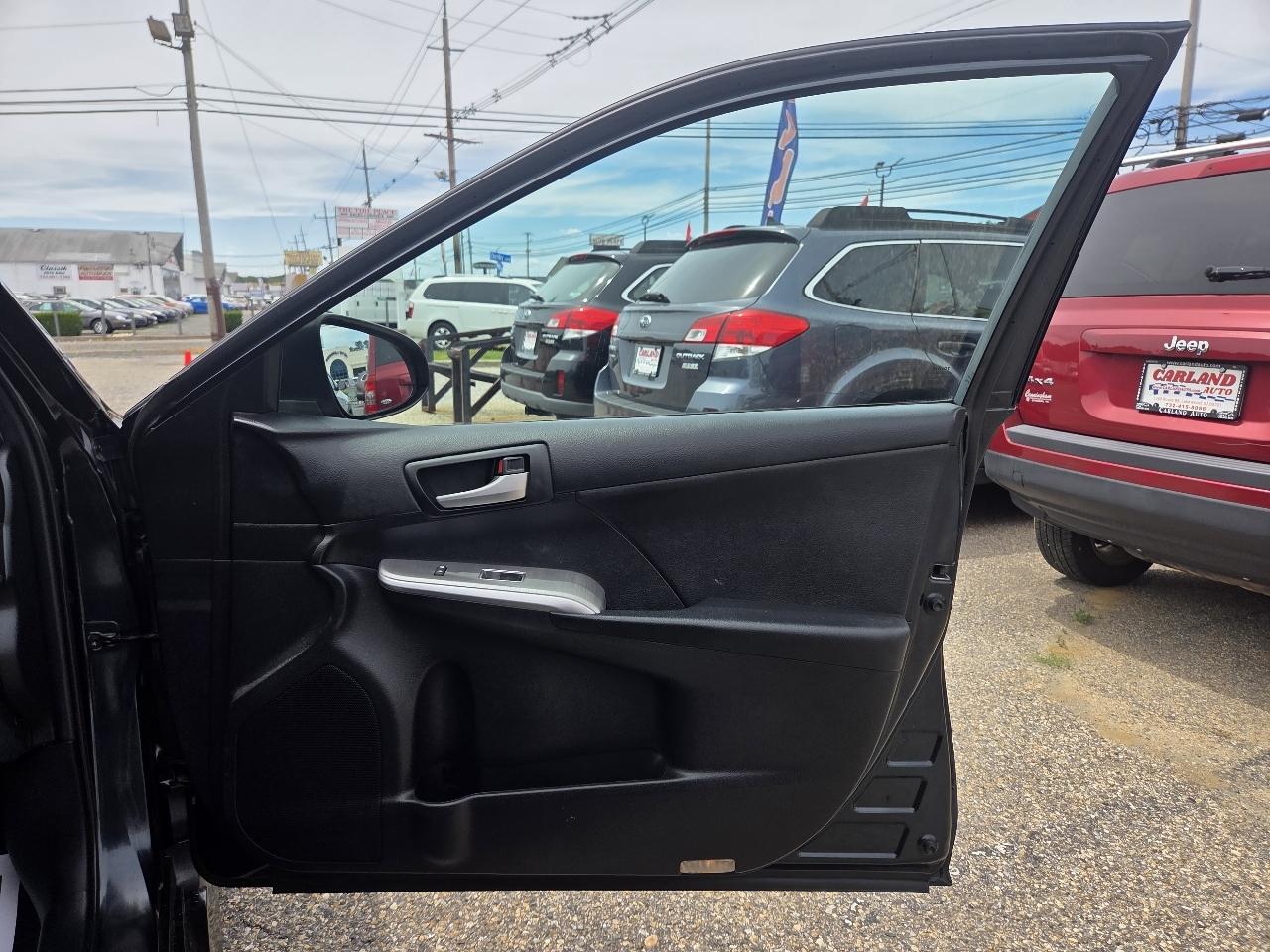 Toyota Camry 4dr Sdn SE Auto V6 2012
