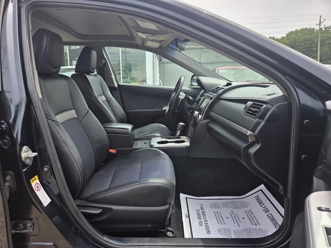 Toyota Camry 4dr Sdn SE Auto V6 2012